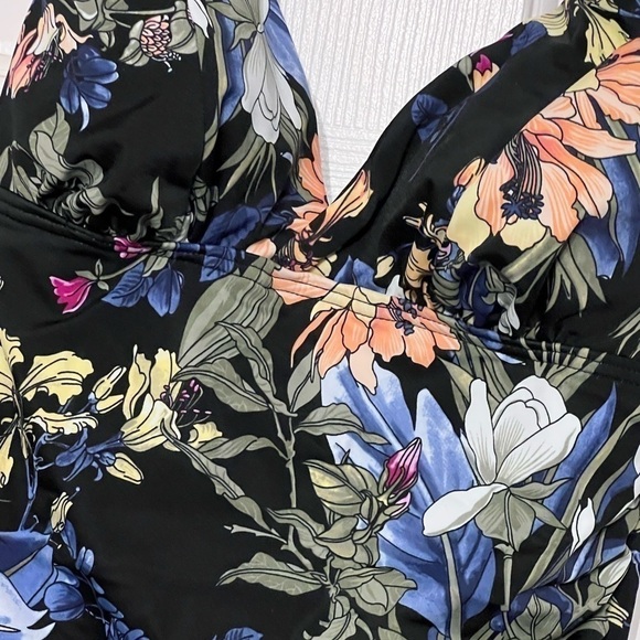 Time and Tru swimsuit floral - Picture 2 of 5